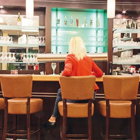 Hotel Lindenkrug 귀터슬로 외부 사진