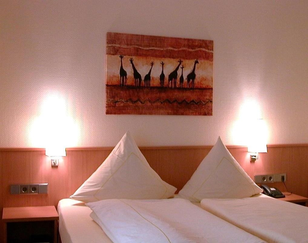 Hotel Lindenkrug 귀터슬로 외부 사진