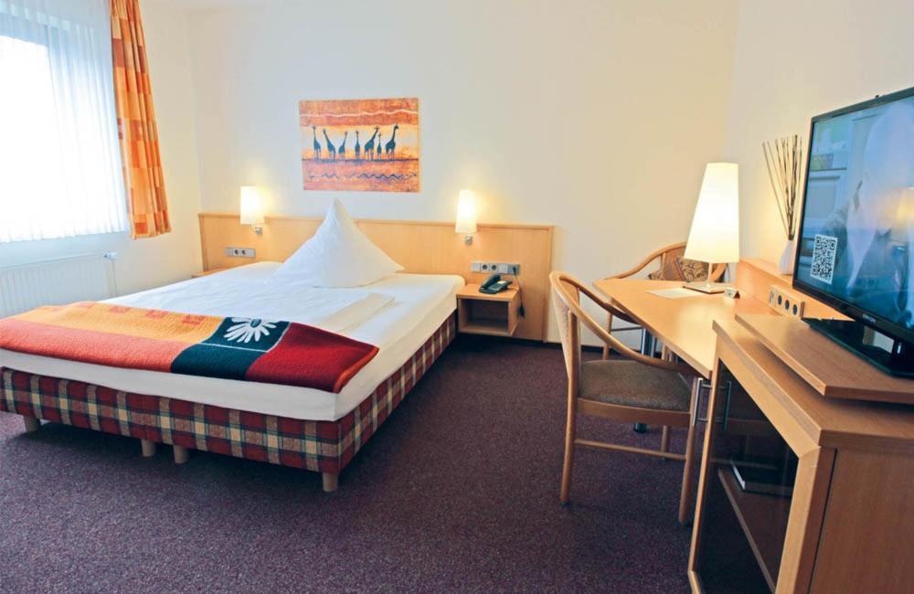 Hotel Lindenkrug 귀터슬로 외부 사진