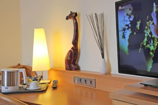Hotel Lindenkrug 귀터슬로 외부 사진