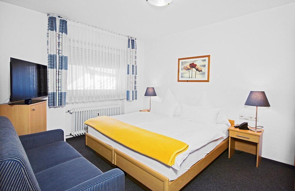 Hotel Lindenkrug 귀터슬로 외부 사진