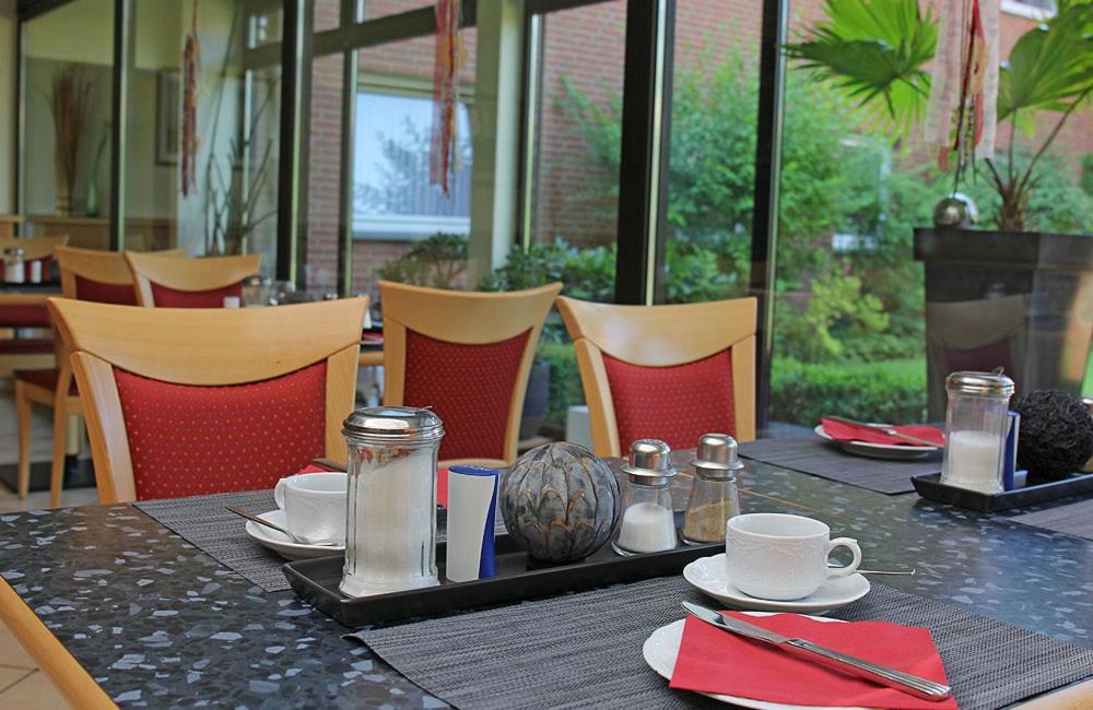 Hotel Lindenkrug 귀터슬로 외부 사진