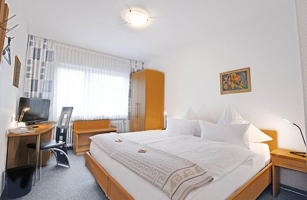 Hotel Lindenkrug 귀터슬로 외부 사진