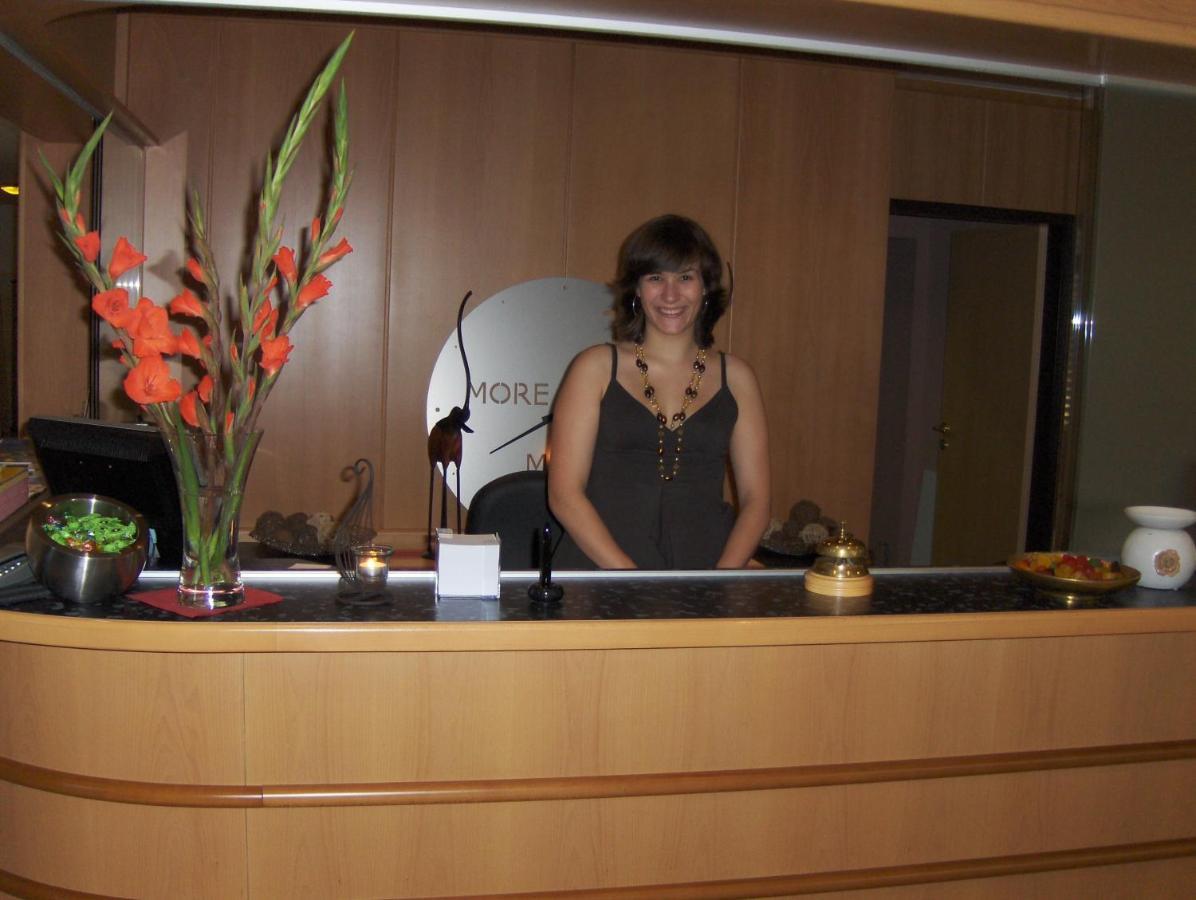 Hotel Lindenkrug 귀터슬로 내부 사진