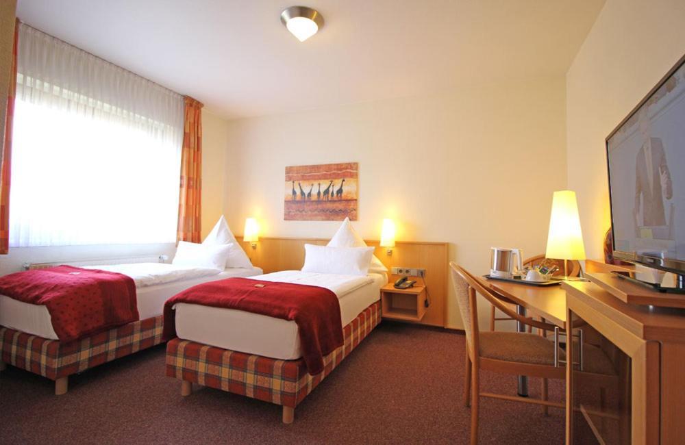 Hotel Lindenkrug 귀터슬로 외부 사진