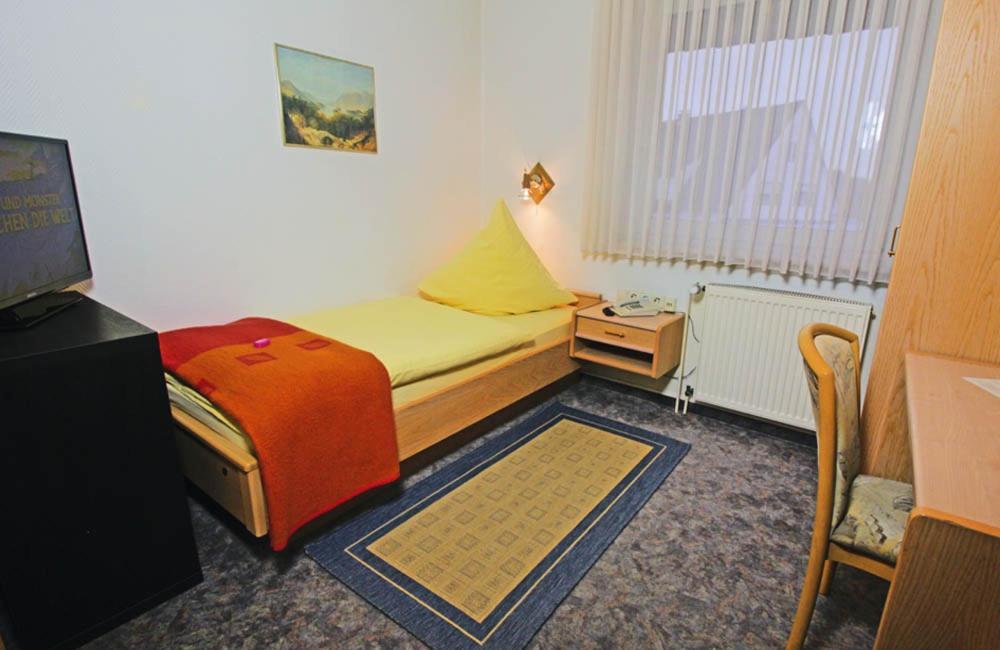 Hotel Lindenkrug 귀터슬로 외부 사진